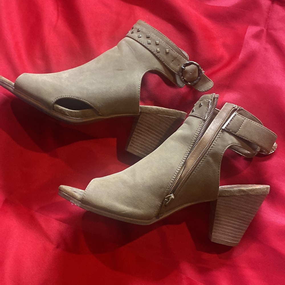 Bare Traps - image 2